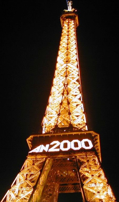 21 век Париж Эйфелева башня в ночь на миллениум новый 2000 год