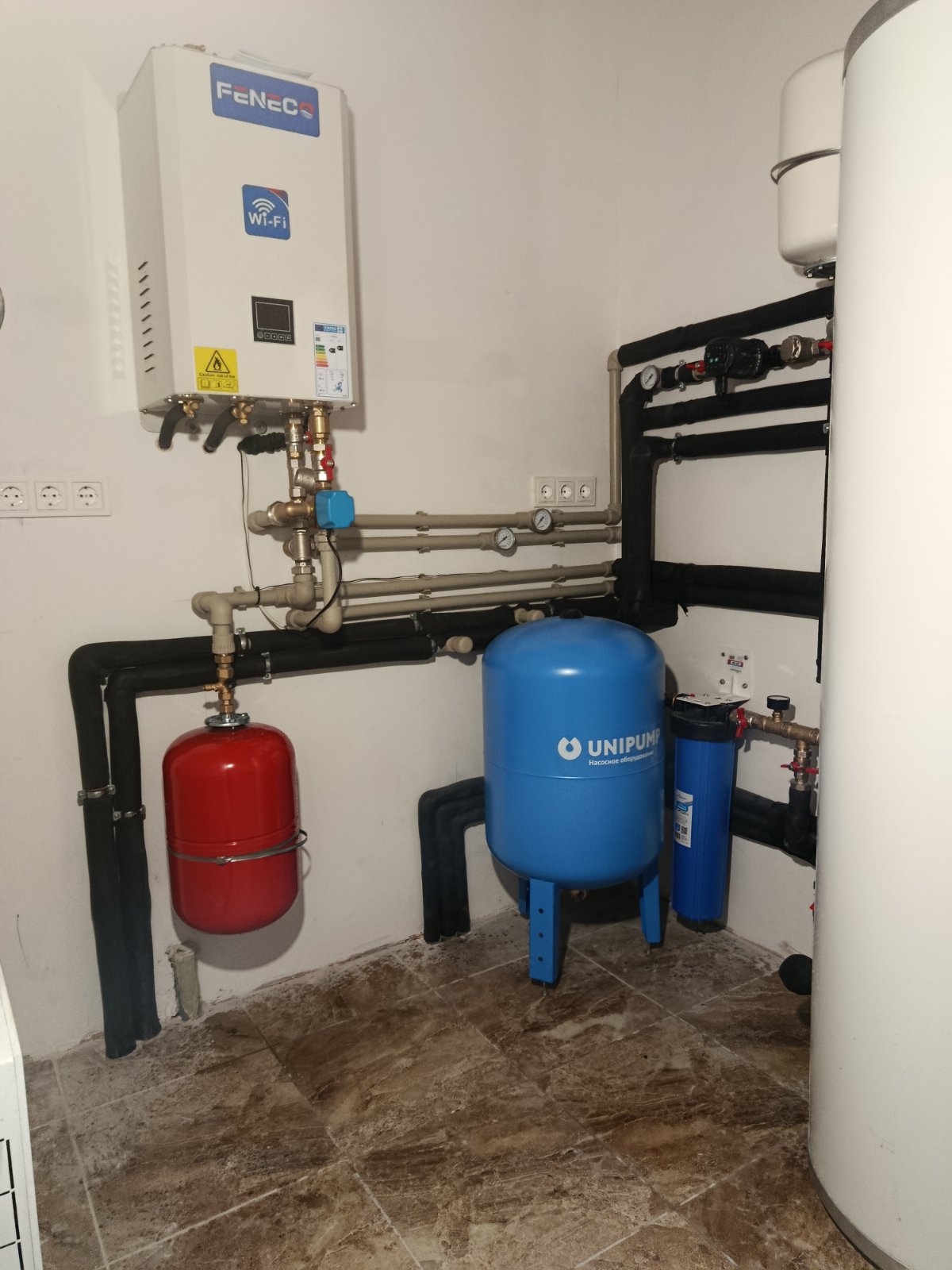 Тепловые насосы воздух-вода Feneco модель сплит. Используется для отопления домов с ограниченной мощностью электроэнергии для отопления, для домов оснащённых тёплыми полами или для снижения расходов на отопление. Оборудование: Тепловой насос Feneco - моноблок 12 кВт;Тепловой насос Feneco - сплит 12 кВт;Тепловой насос Feneco- сплит 18 кВт;Тепловые насосы;Буфер-бойлер DUO ELECTRO FE150L+8.  Оборудование: Тепловой насос Feneco - моноблок 12 кВт;Тепловой насос Feneco - сплит 12 кВт;Тепловой насос Feneco- сплит 18 кВт;Тепловые насосы;Буфер-бойлер DUO ELECTRO FE150L+80L;