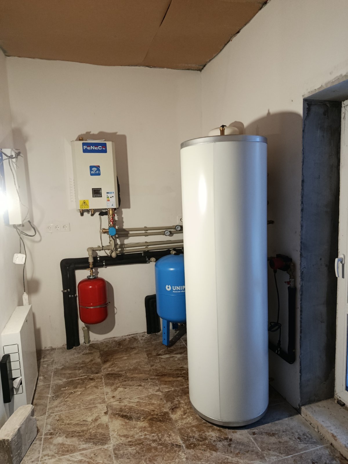 Тепловые насосы воздух-вода Feneco модель сплит. Используется для отопления домов с ограниченной мощностью электроэнергии для отопления, для домов оснащённых тёплыми полами или для снижения расходов на отопление. Оборудование: Тепловой насос Feneco - моноблок 12 кВт;Тепловой насос Feneco - сплит 12 кВт;Тепловой насос Feneco- сплит 18 кВт;Тепловые насосы;Буфер-бойлер DUO ELECTRO FE150L+8.  Оборудование: Тепловой насос Feneco - моноблок 12 кВт;Тепловой насос Feneco - сплит 12 кВт;Тепловой насос Feneco- сплит 18 кВт;Тепловые насосы;Буфер-бойлер DUO ELECTRO FE150L+80L;